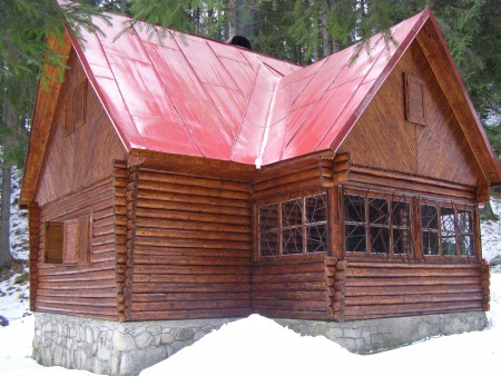 pohľad na chatu od cesty